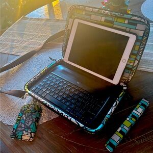 Vera Bradley IPad / Kindle Case.